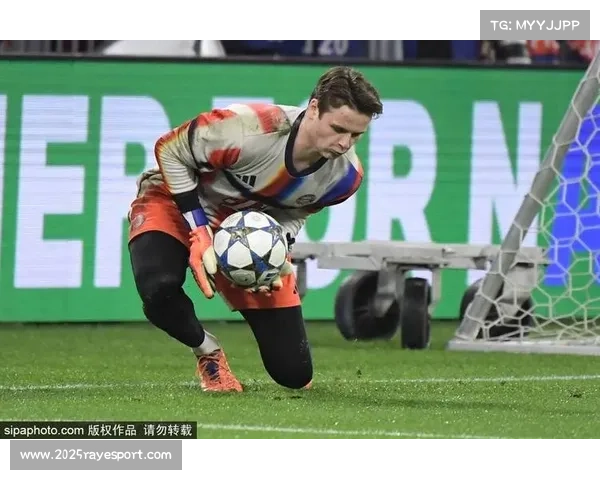 弗赖堡门将阿图博卢失误送礼，对手昂达夫断球错失良机